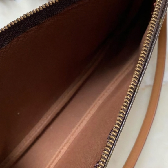 Pochette monogram canvas - Picture 3 of 8